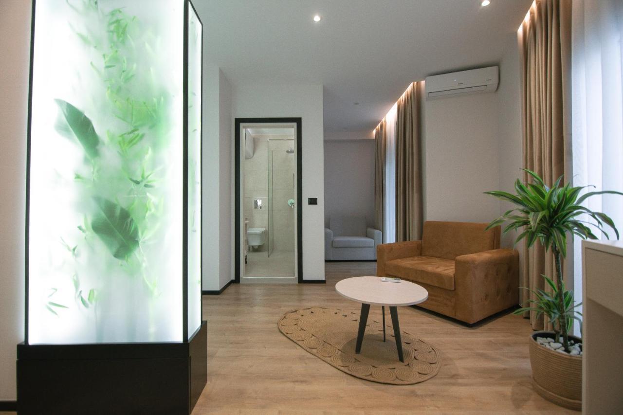 Boulevard Boutique Aparthotel Корча Екстериор снимка